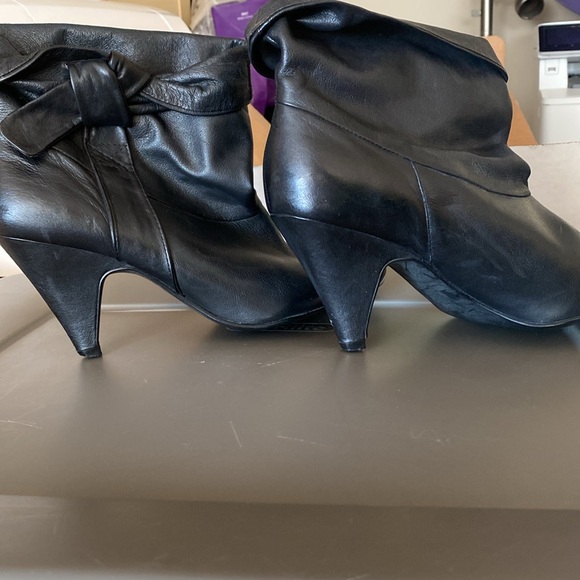 Black Steven Madden 3 1/4” heel boots used good condition - Picture 10 of 10